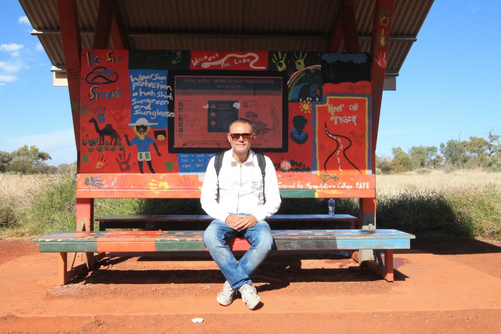 VIAGGIO DI NOZZE AUSTRALIA, AYERS ROCK, FERMATA DELL'AUTOBUS