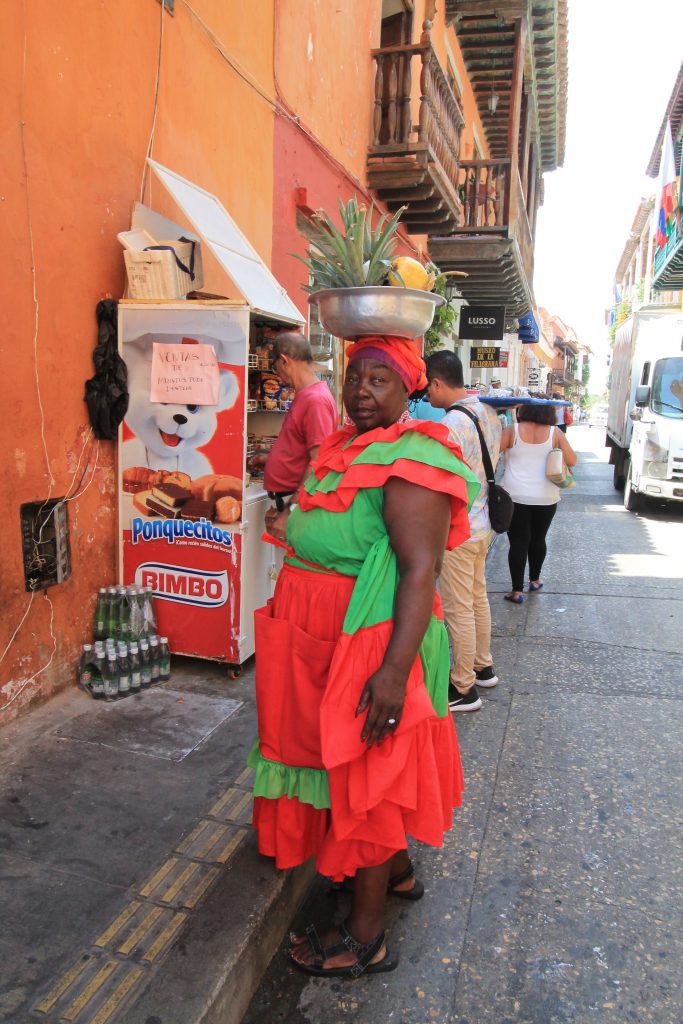 Cartagena Plaza de Bolivar, Cartagena Colombia, Crociera Antille palenqueras in costume tipico