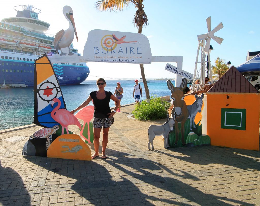 KALENDIJK ANTILLE, AL TERMINAL CROCIERE