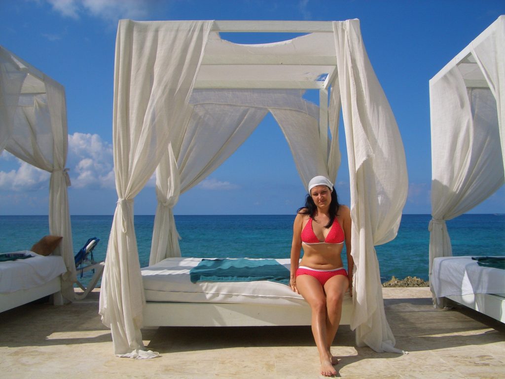 VIVA DOMINICUS BEACH REPUBBLICA DOMINICANA BAYAHIBE, I BALDACCHINI IN PISCINA CON VISTA MARE