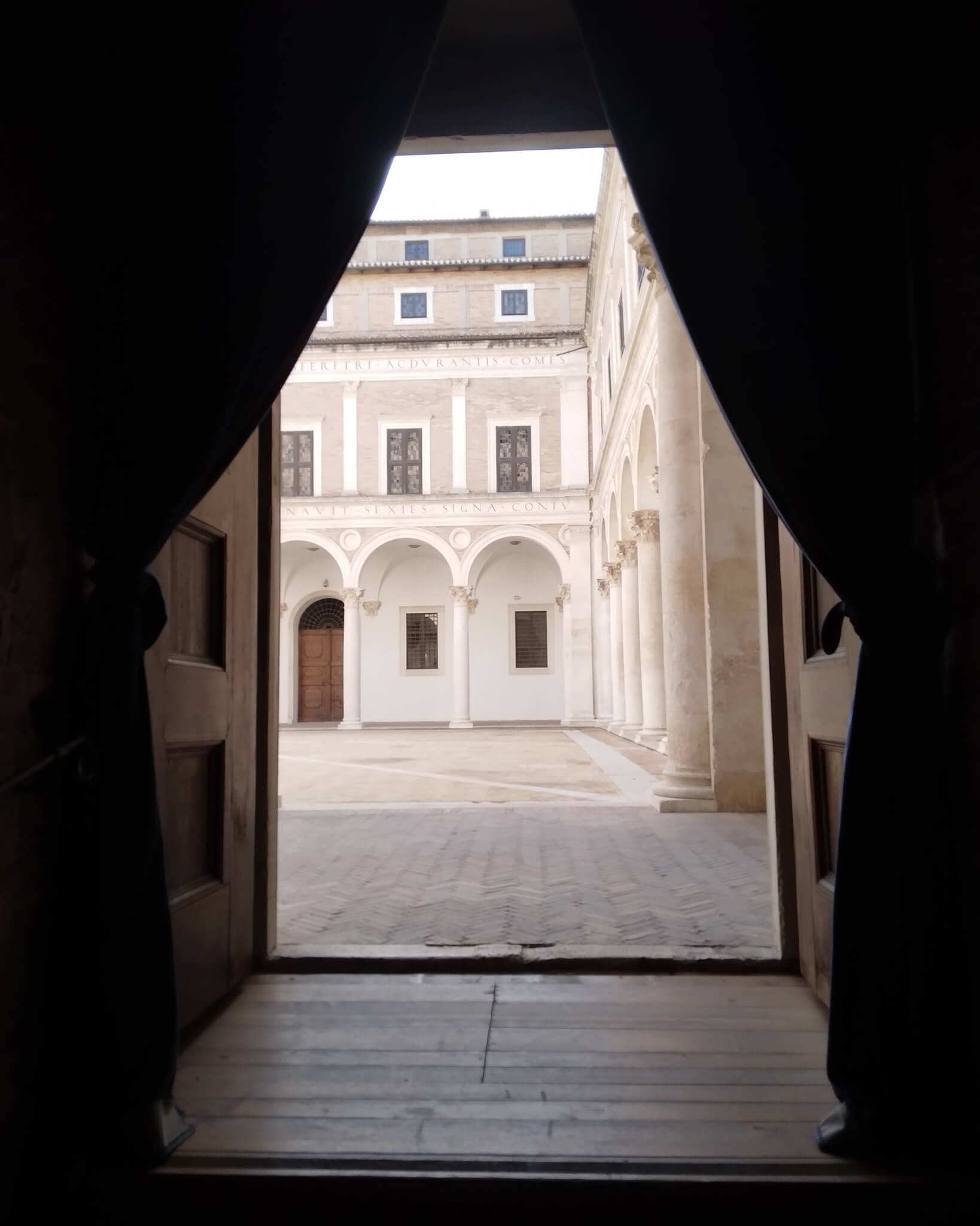 Cose da vedere a Urbino, Palazzo Ducale il Cortile d'onore