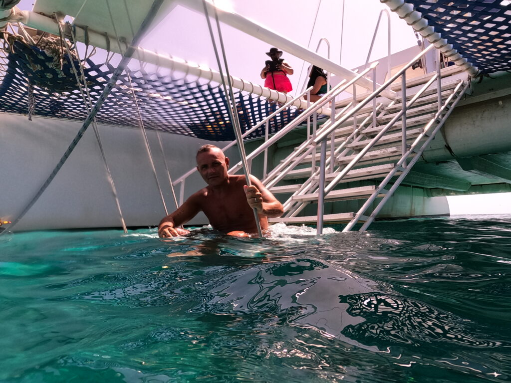 SNORKELING ARUBA PELICAN ADVENTURES IN CATAMARANO