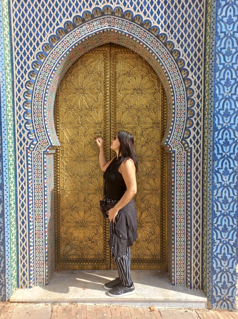 Cosa vedere nella città nuova di Fez, il Palazzo Imperiale, particolare di una delle 7 porte in bronzo