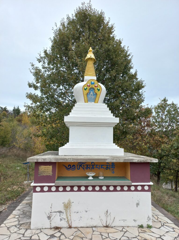 stupa nel borgo legato al Tibet in provincia di Reggio Emilia
