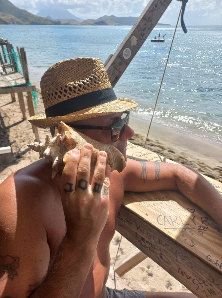 St. Kitts eco dalla conchiglia a South Friars Beach al Shipwrek beach bar & grill
