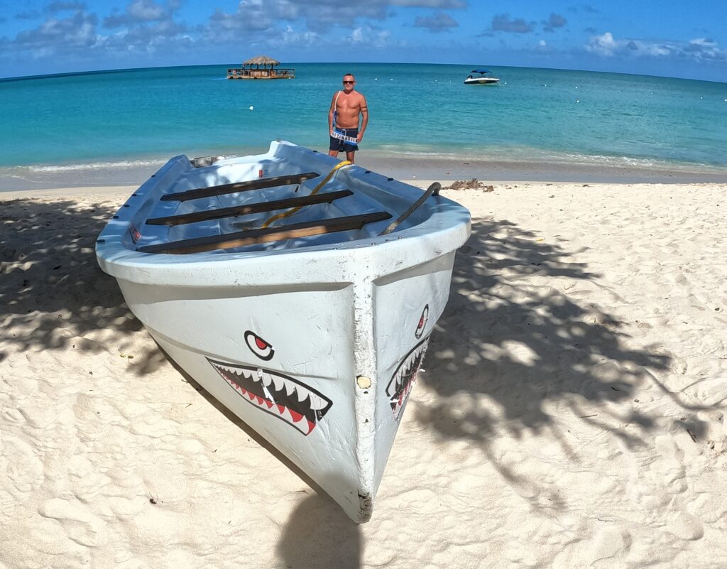 Kon Tiki bar a Dickenson Bay Caraibi