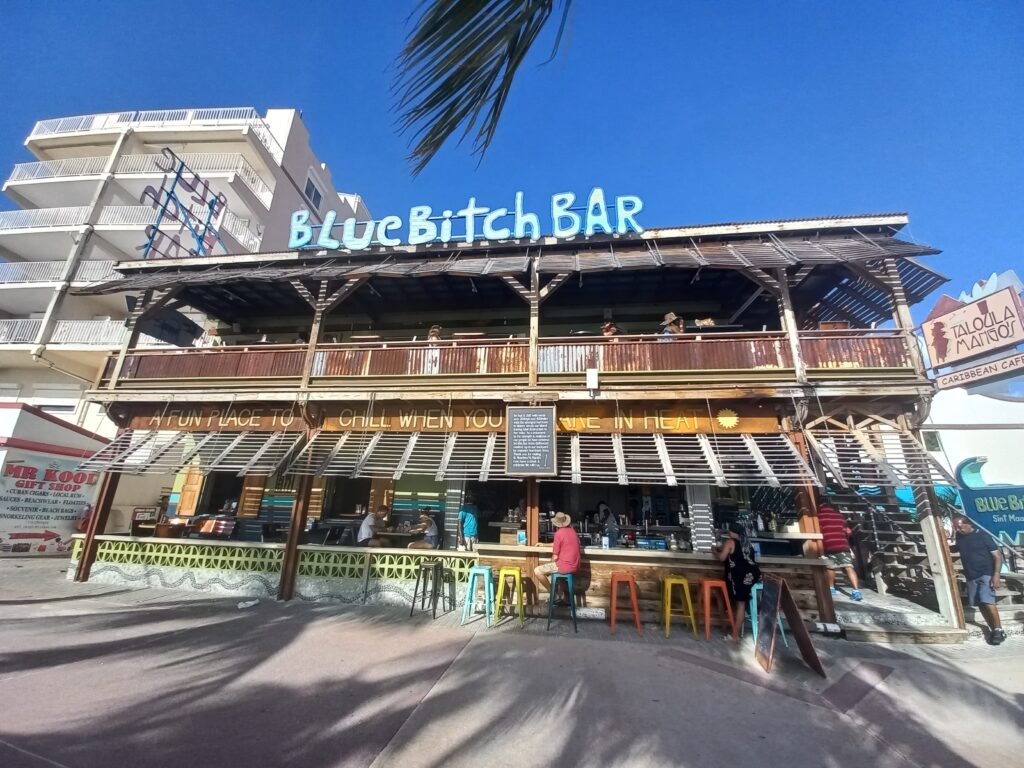 Philipsburg Caraibi, Boardwalk e Blue Bitch Bar