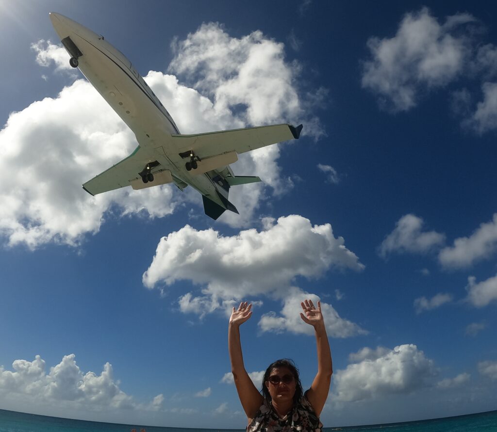 Sint Maarten Maho Beach, atterraggio di un aereo