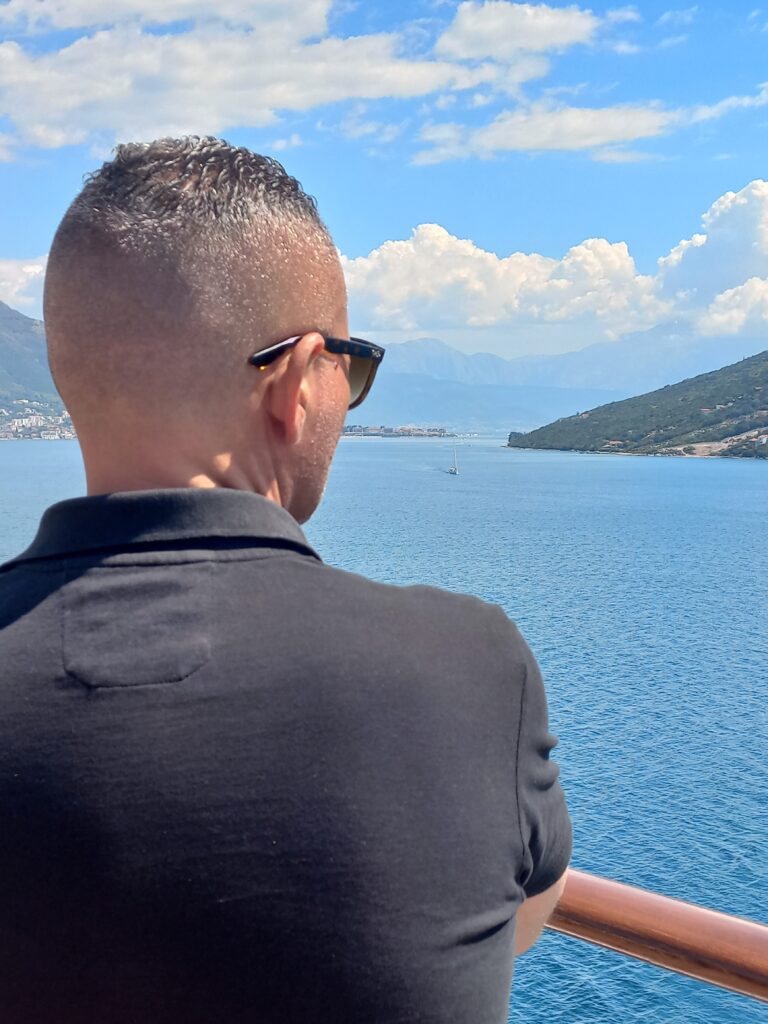 Kotor Montenegro, le Bocche di Cattaro veduta dalla nave da crociera