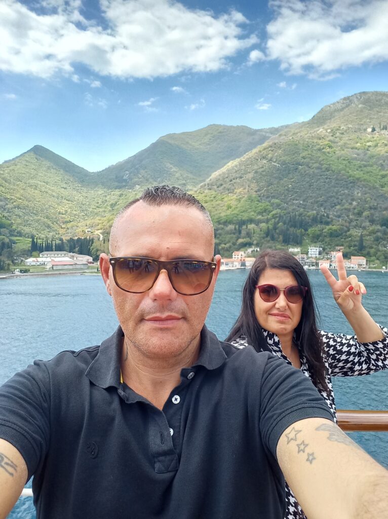 In Navigazione nel fiordo sulle Bocche di Cattaro 