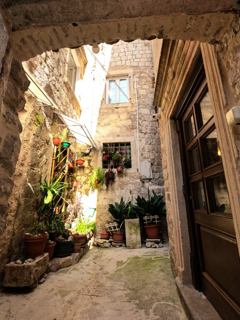 uno scorcio del centro storico di Kotor