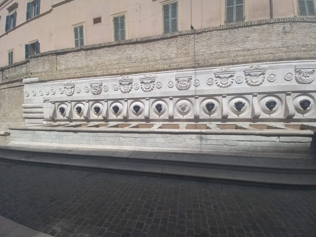 Fontana del Calamo o delle 13 Cannelle