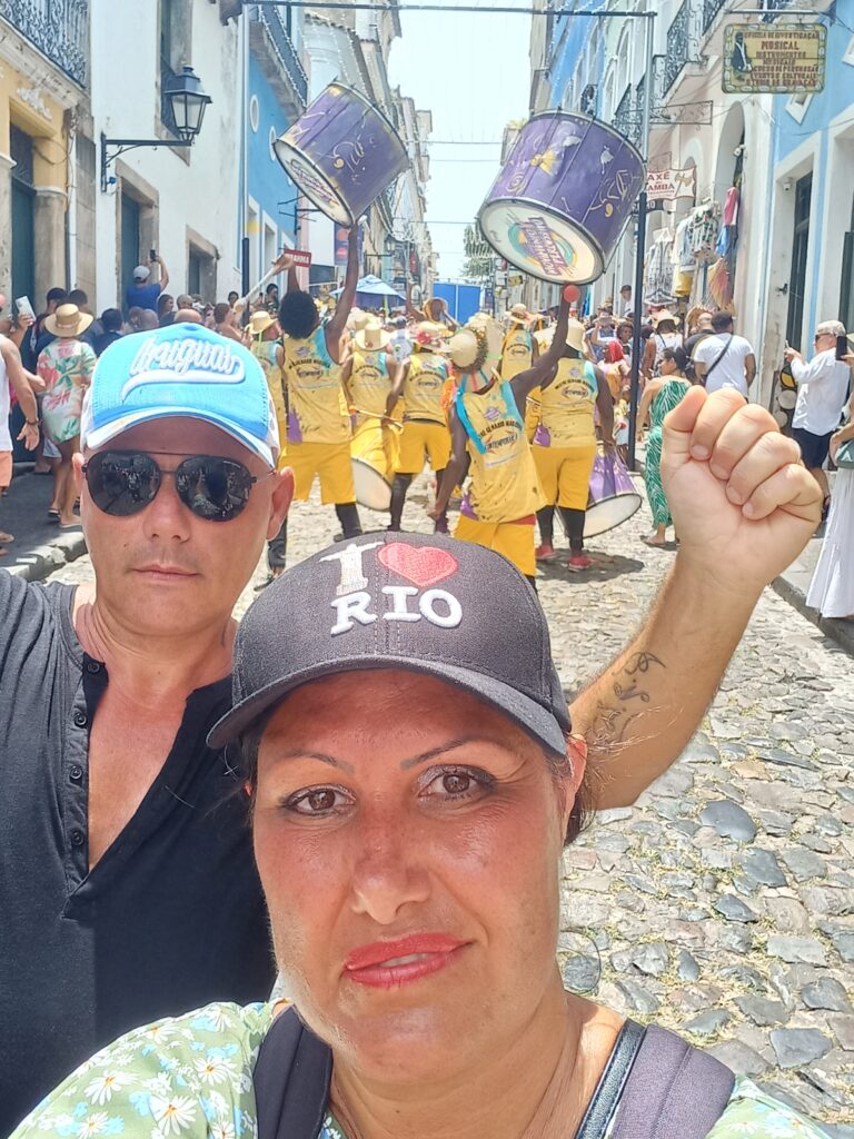 Movimento Percussivo di Salvador de Bahia Brasile, suoni di tamburi per le strade del Pelourinho