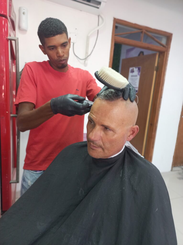 taglio di capelli a San Andres