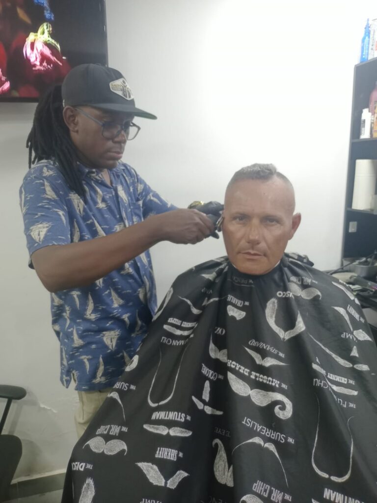 taglio di capelli a San Andres Jenesis Barber Shop