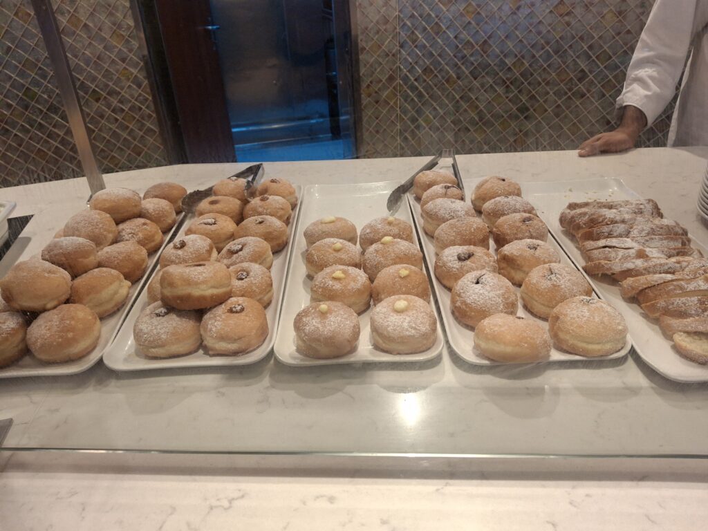 Colazione al buffet su nave Costa Fascinosa