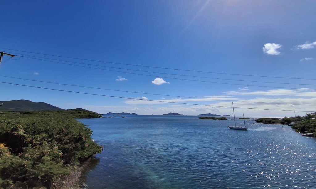 Scorci sul mare dalla Ridge Road a Tortola