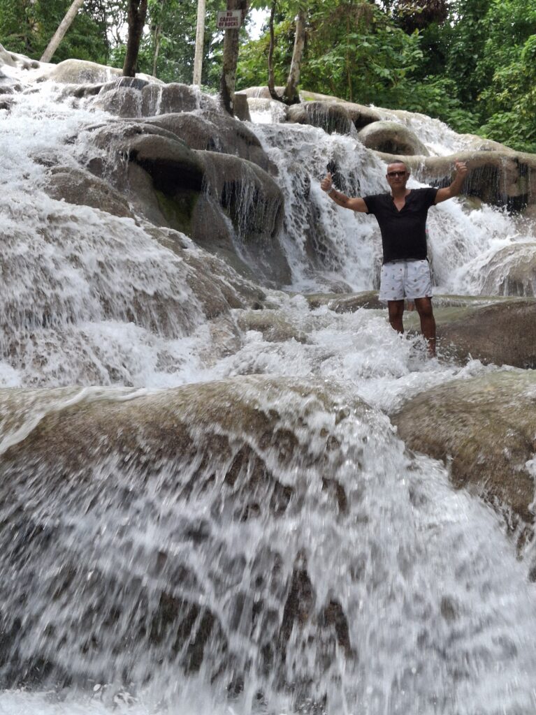 Arrampicata sulle Dunn's River Falls
