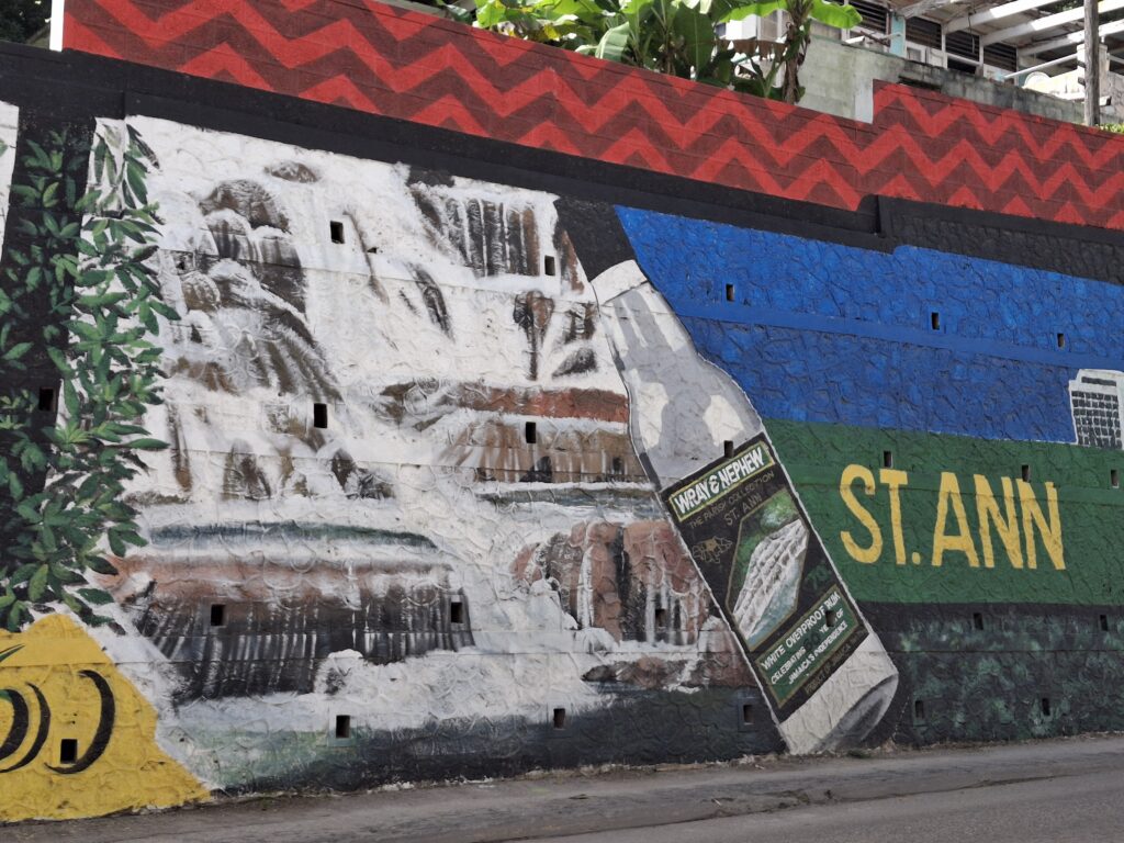 Murales all'ingresso di St. Ann Ocho Rios Jamaica