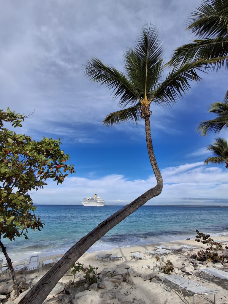 Isola Catalina, Costa Fascinosa sullo sfondo