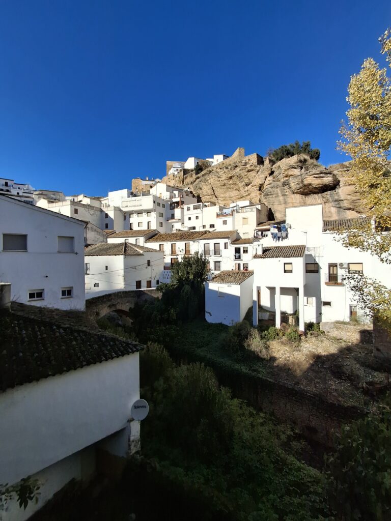 Scorcio sul borgo di Setenil
