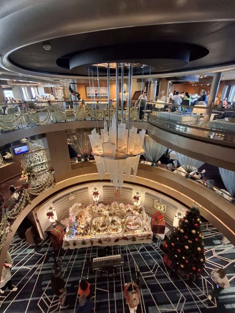 Atrium su Nieuw Amsterdam Holland America