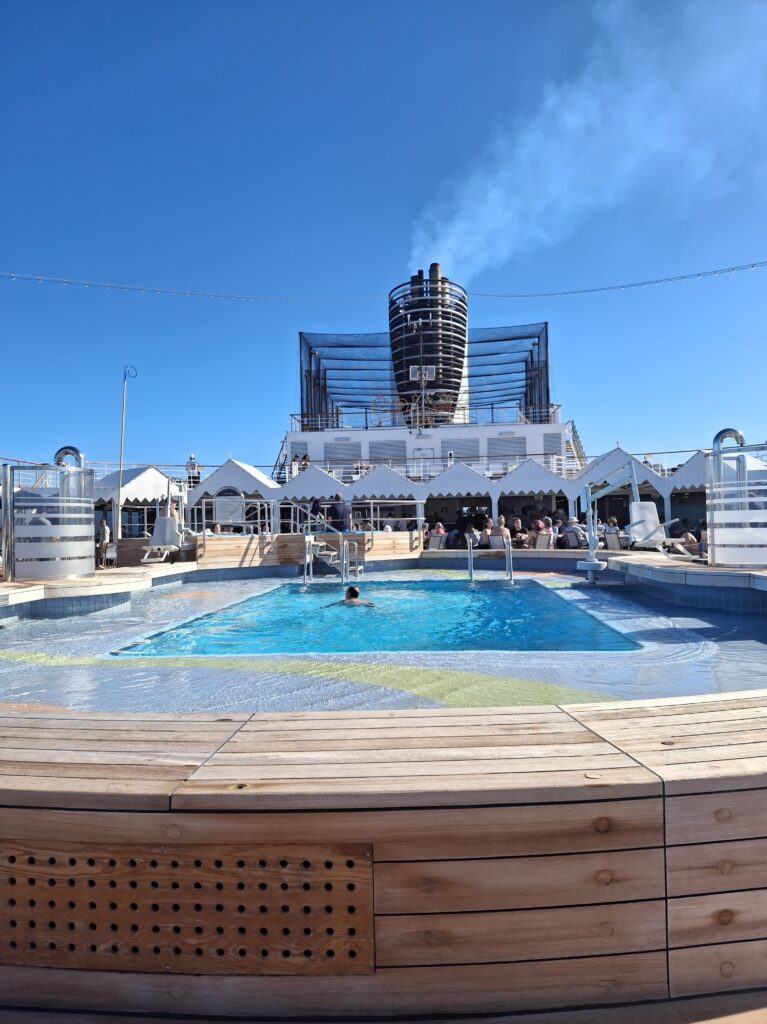 Piscina a poppa su Nieuw Amsterdam