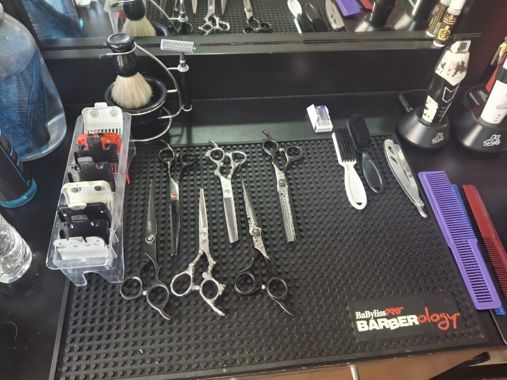 Attrezzi e forbici da barbiere in Messico