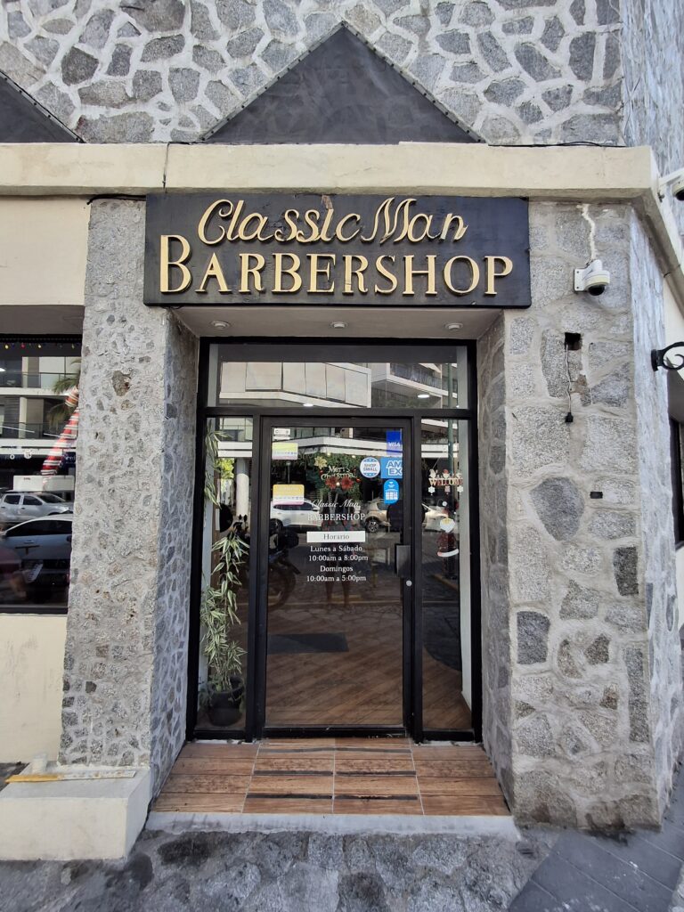 Taglio di capelli a Puerto Vallarta, Classic Man Barber Shop