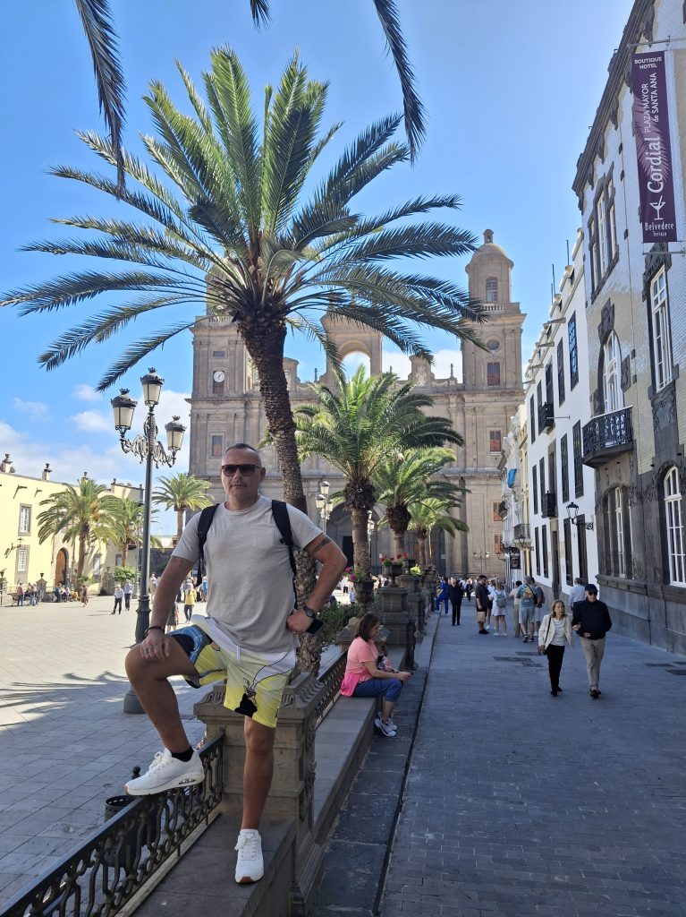Cosa vedere a Las Palmas di Gran Canaria in un giorno, Plaza de Santa Ana con Catedral de Santa Ana