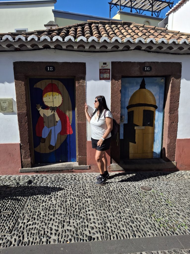 Funchal Madeira cosa vedere in un giorno, porte colorate a Rua de Santa Maria