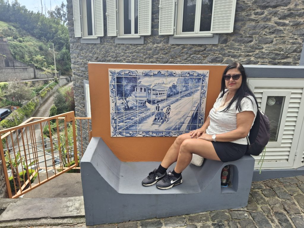 Funchal Madeira cosa vedere in un giorno Monumento dedicato ai cestini di vimini a Monte