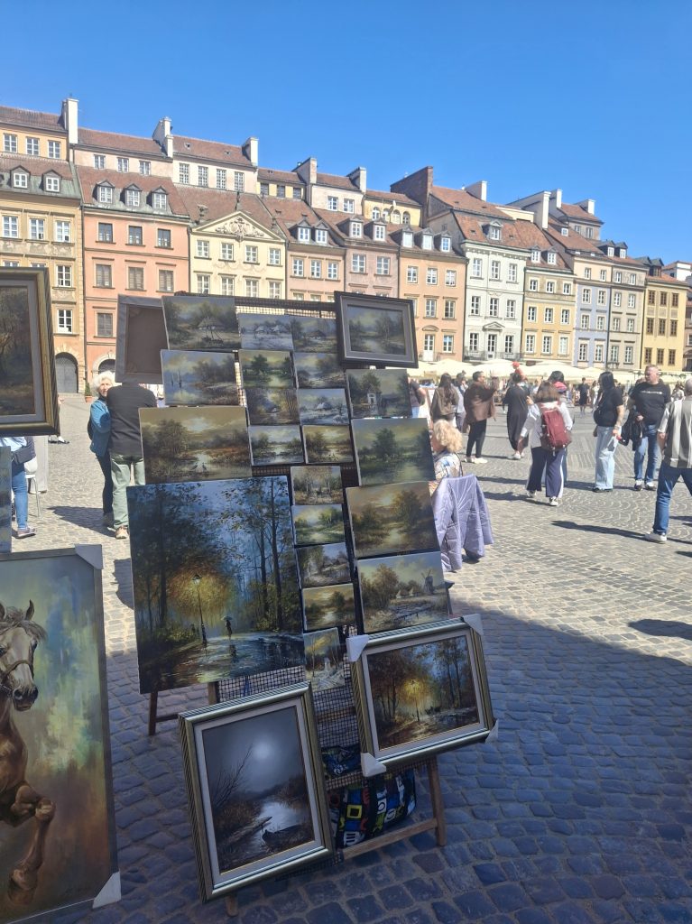 Cosa vedere a Varsavia, Stare Miasto, Piazza del Mercato con quadretti di venditori ambuolanti