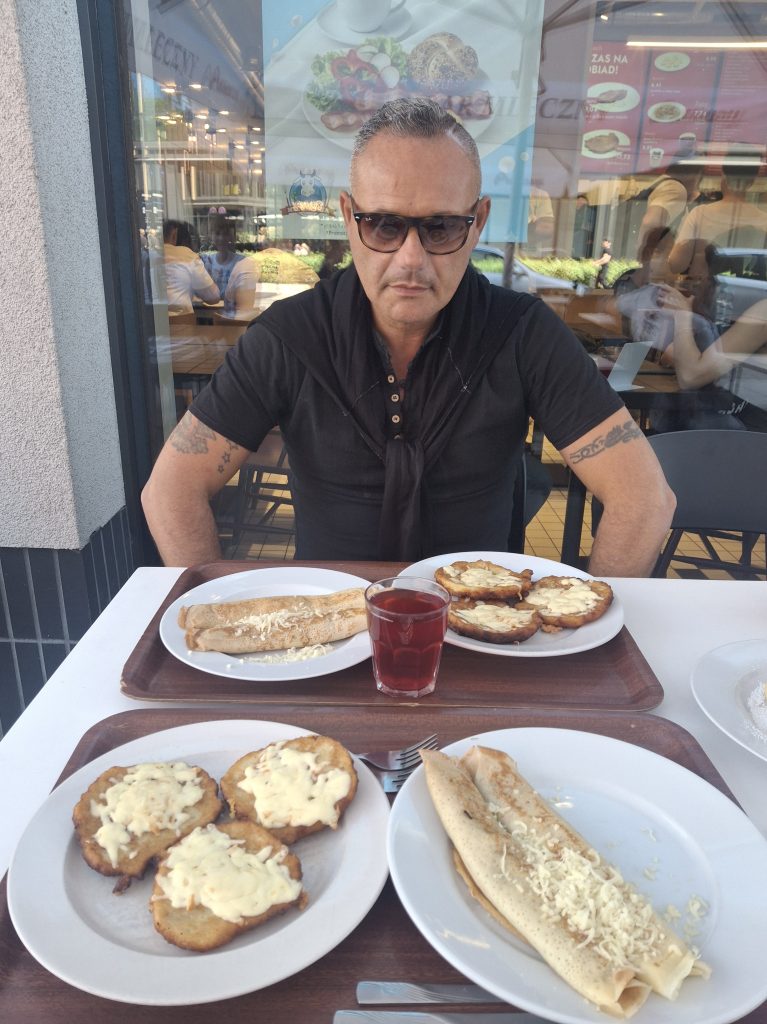 Dove mangiare a Varsavia, Bar Mleczny Prasowy Powiśle, frittelle di patate e crepe con asparagi e formaggio