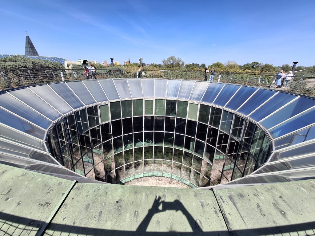 Vista della Biblioteca Universitaria di Varsavia dai Giardini pensili