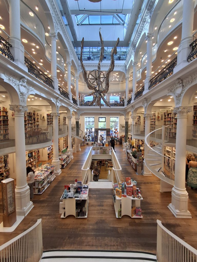Cosa vedere a Bucarest, Cărturești Carusel- libreria Carosello