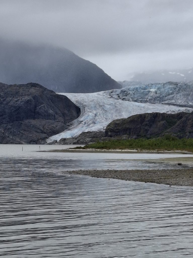 Dettaglio del ghiaccio azzurro del Mendenhall, cosa vedere a Juneau nella natura.