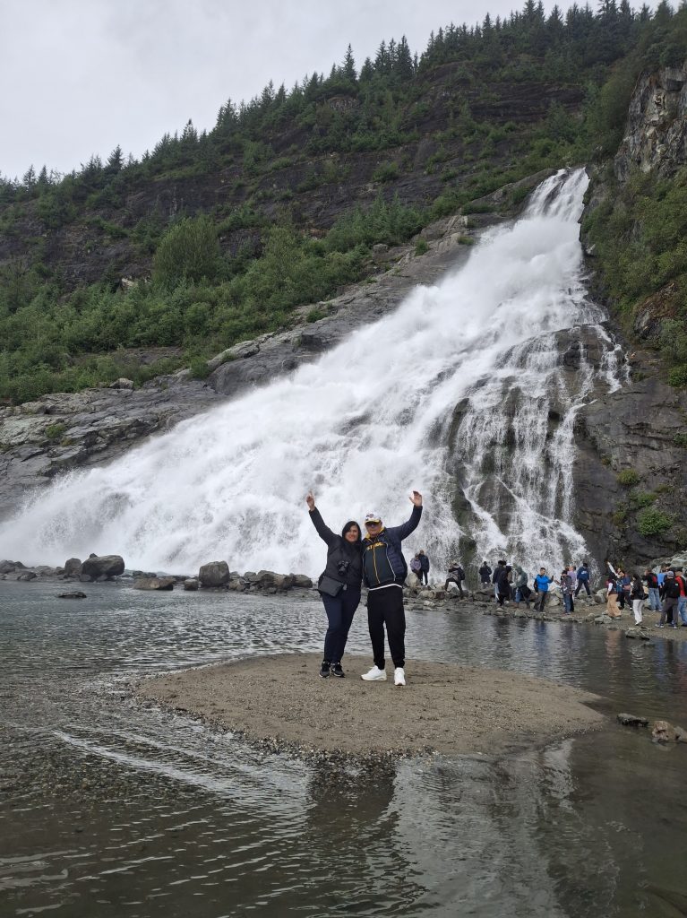 La cascata Nugget Falls Alaska