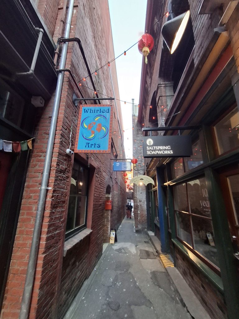 Fan Tan Alley la strada più stretta del Canada nella Chinatown di Victoria