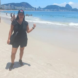 Poi la mitica spiaggia di Copacabana che non ha bisogno di presentazioni!
Un'enorme mezzaluna di sabbia bianca e un lungomare bellissimo in cui passeggiare ammirando il mare....
#copacabana #copacabanabeach #riodejaneiro #riodejaneirotop #riodejaneirobrasil #riodejaneirocity